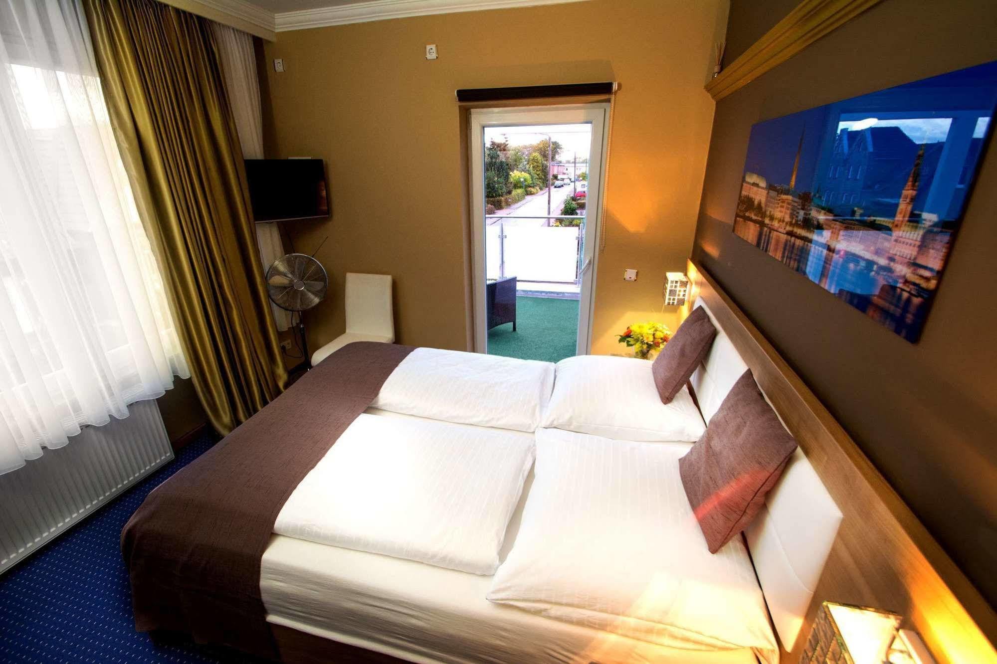 C&S Hotel Pinneberg Eksteriør billede